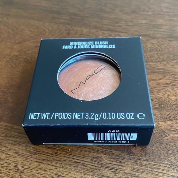 MAC Improvise Mineralize Blush - Picture 3 of 6